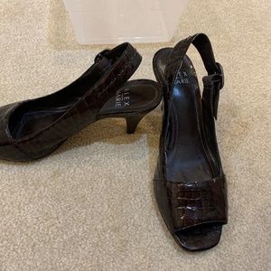 Ladies brown sling size 6